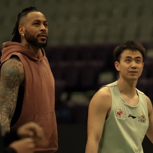 天天盈球在线-饼王大号两双功不可没!队长狂轰16+7+8+3力挽狂澜,恭喜辽篮两连胜