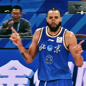 天天盈球官网-麦基首秀12+6！北京大胜送四川24连败 周琦11+7迎里程碑