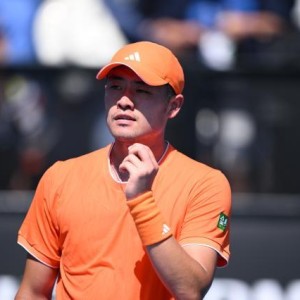 天天盈球下载-张奔斗：腿部拉伤的吴易昺，把对手打到腿抽筋